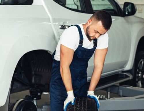 front-view-car-service-male-mechanic_23-2148327593.jpg